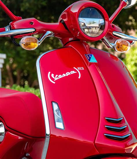 Vespa 946 speed